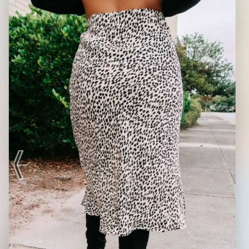 Hope's Black and White Leopard Print Midi Skirt with Side Slit - Picture 2 of 3